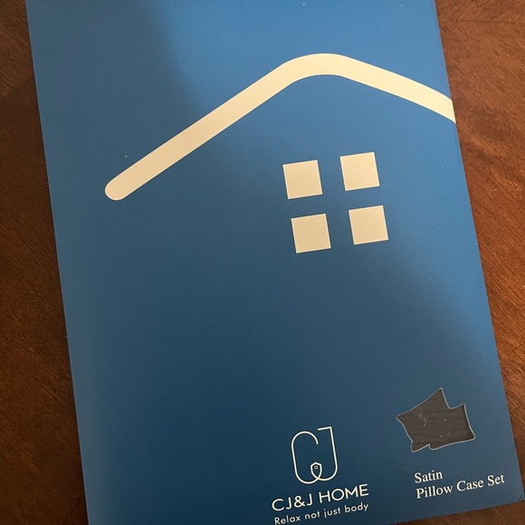 Satin Pillowcase w/ Headband and Scrunchie - Picture 3 of 3